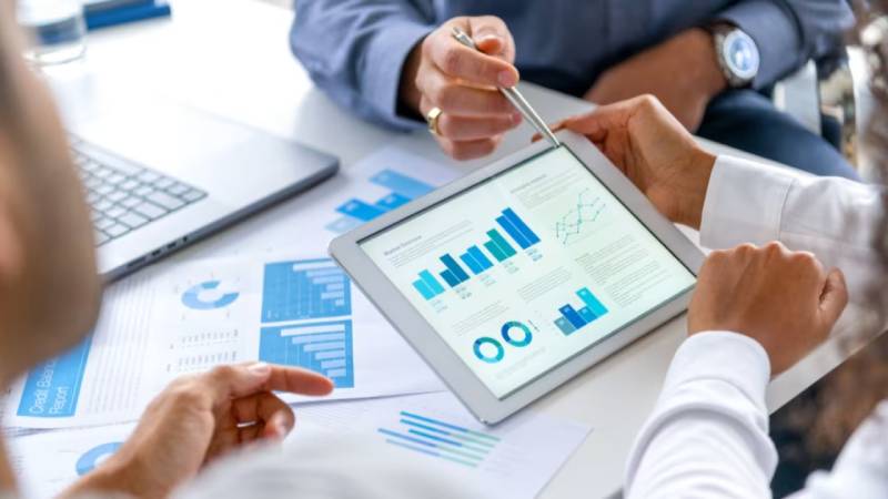 若尔盖软件开发:可穿戴设备在未来工业软件定制中的关键技术潜力